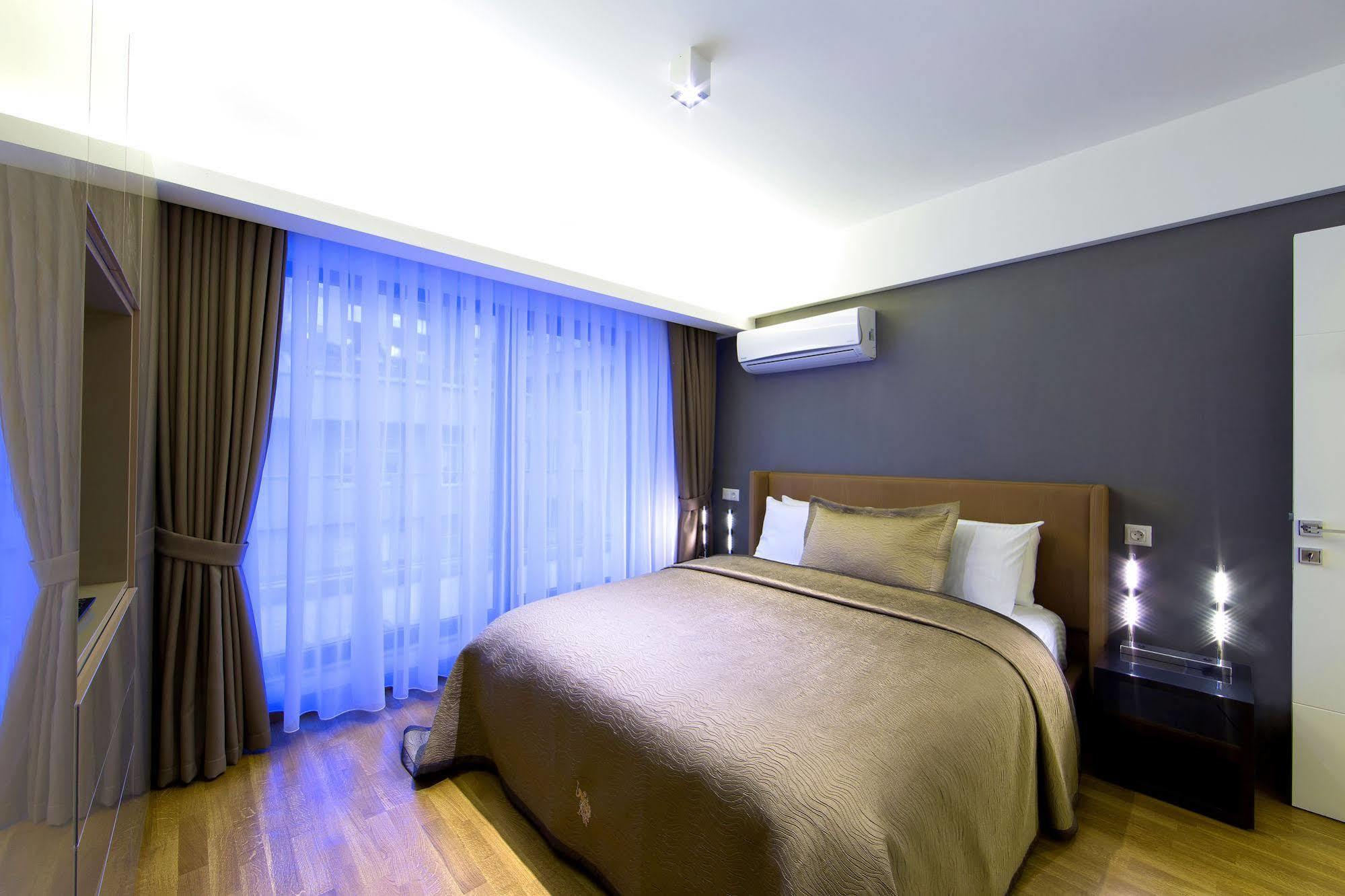 Hotel The Place & 5*