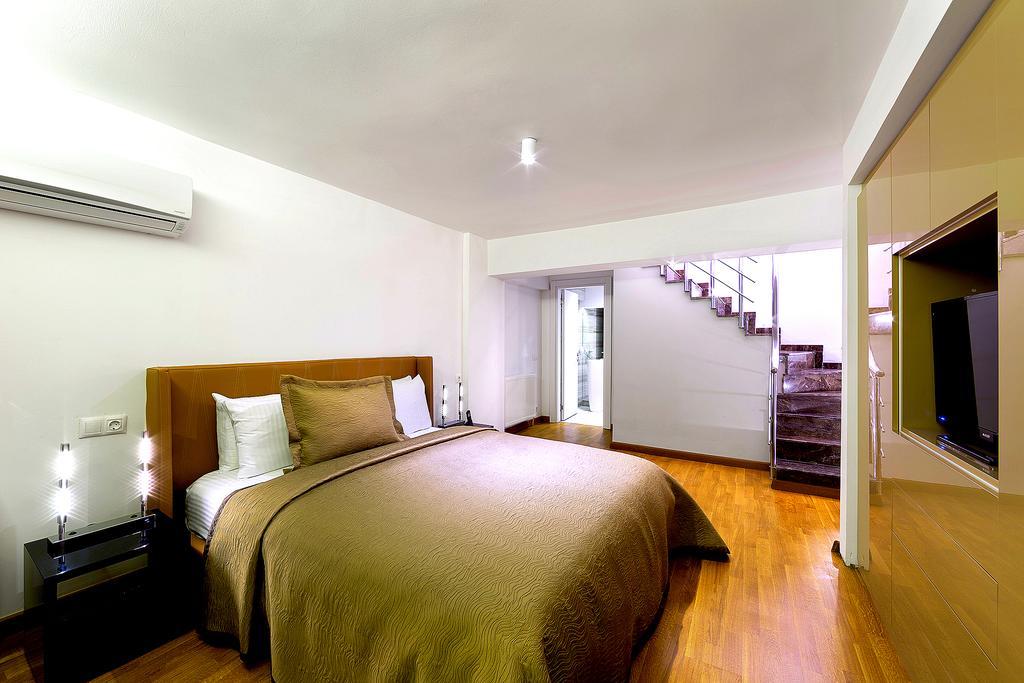 Hotel The Place &