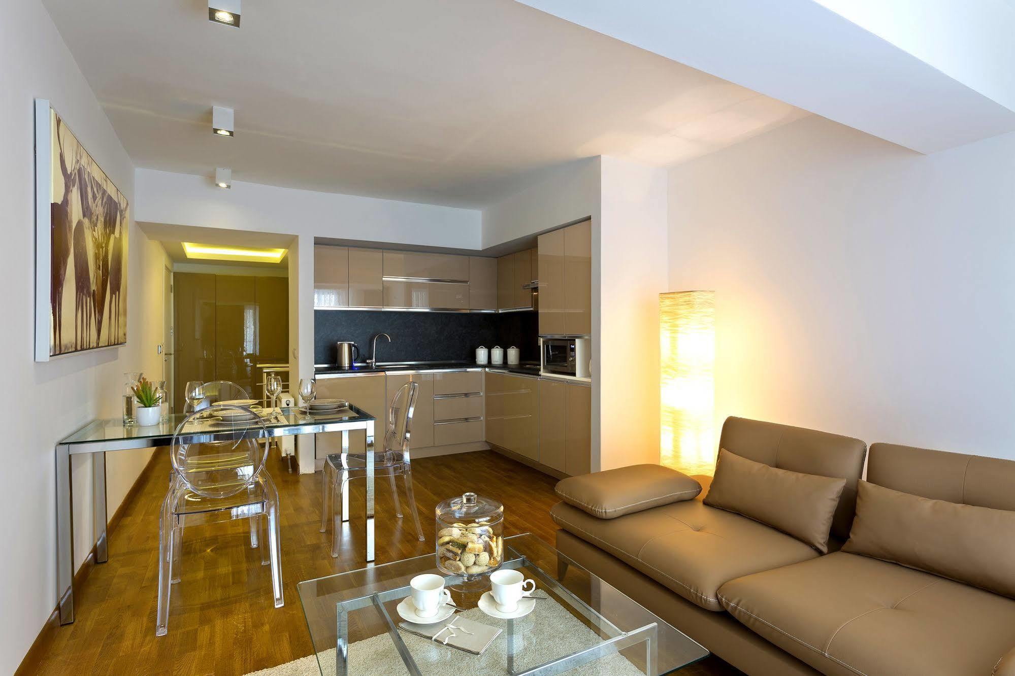 The Place & 5* Istanboel