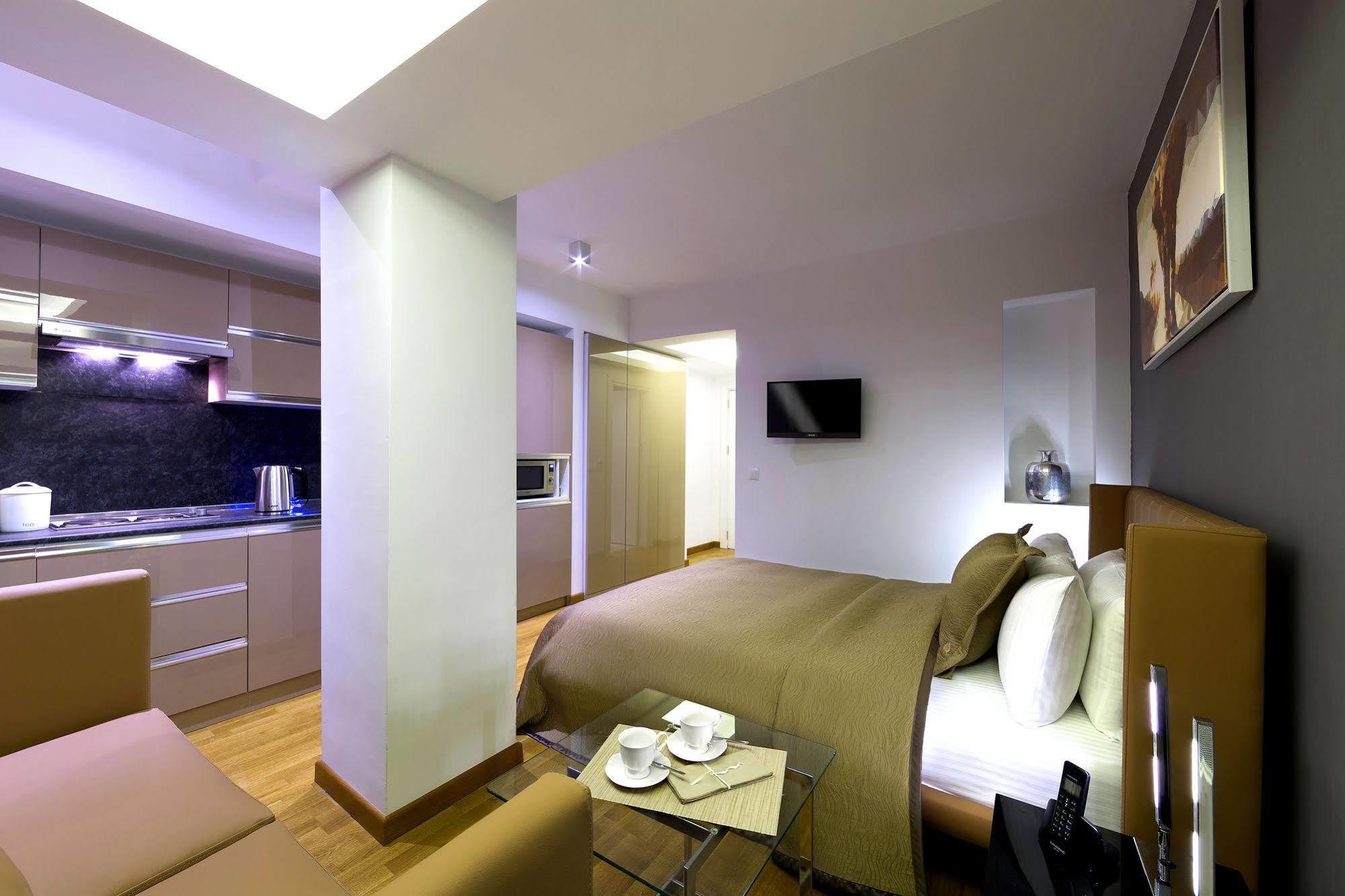 Hotel The Place & 5*